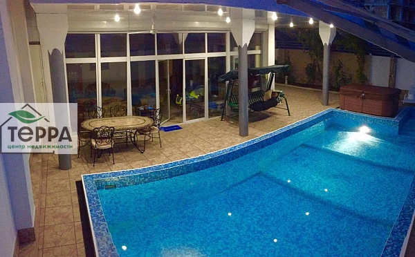 Дом, 220 кв.м., Евпатория, Революции ул., 7к1