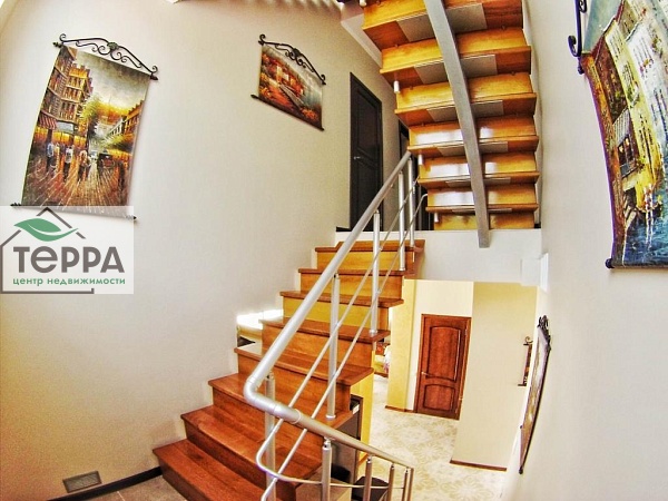 Дом, 220 кв.м., Евпатория, Революции ул., 7к1