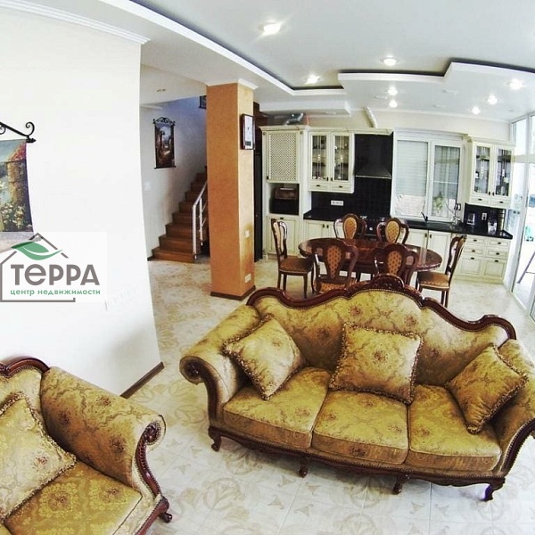 Дом, 220 кв.м., Евпатория, Революции ул., 7к1